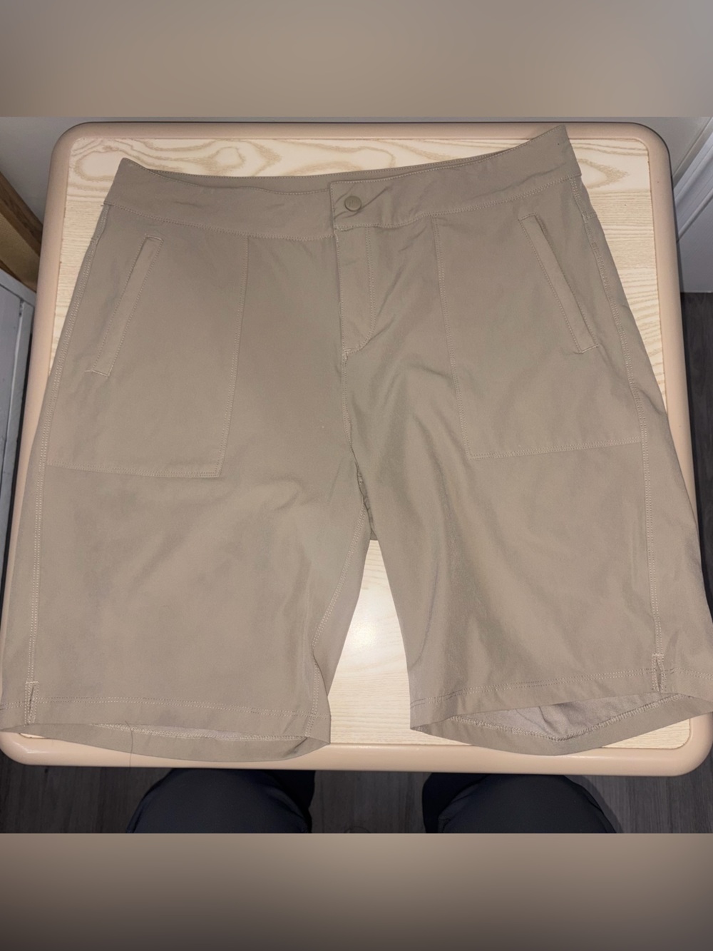Everyday Stretch Chino Shorts in Light Taupe